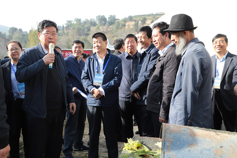 全省牛羊产业扶贫暨粮改饲现场推进会在临夏召开