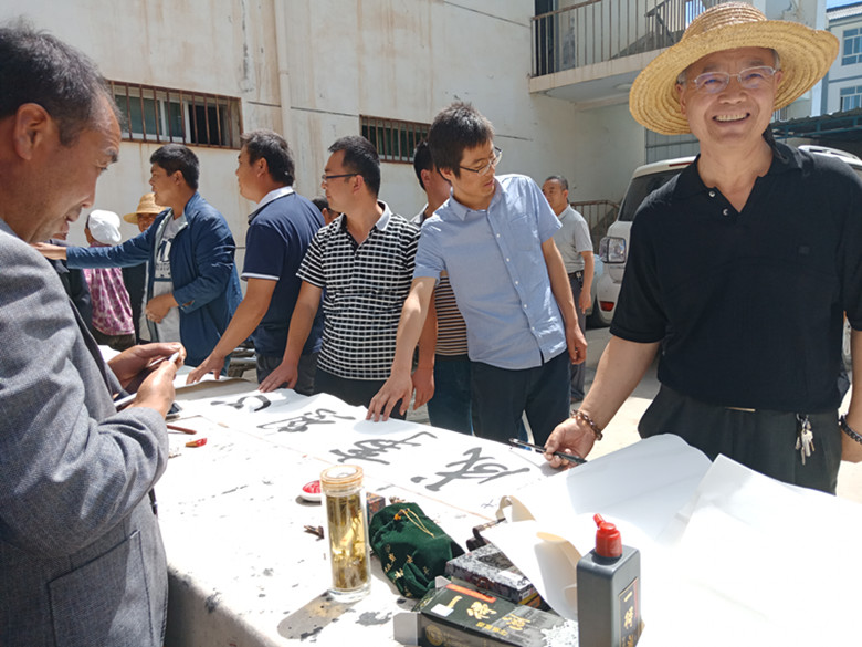 产业扶贫送文化下乡活动在岷县举办