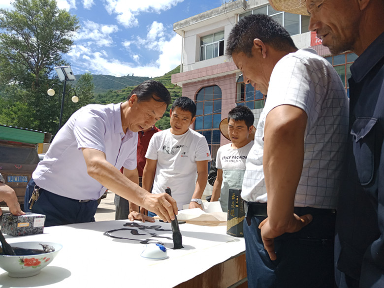 产业扶贫送文化下乡活动在岷县举办