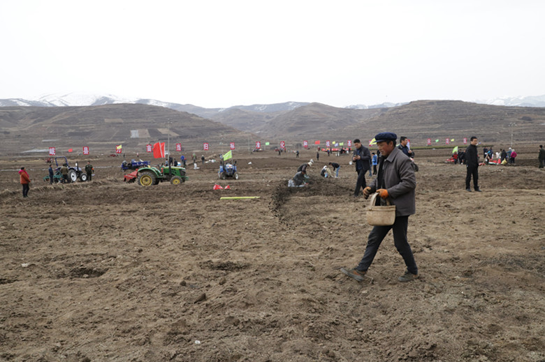 甘肃省中药材标准化种植肥料比武大赛在岷县启动
