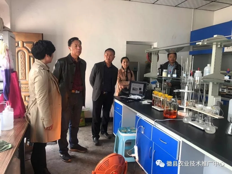 省耕管理总站站长崔增团一行检查指导徽县土肥工作