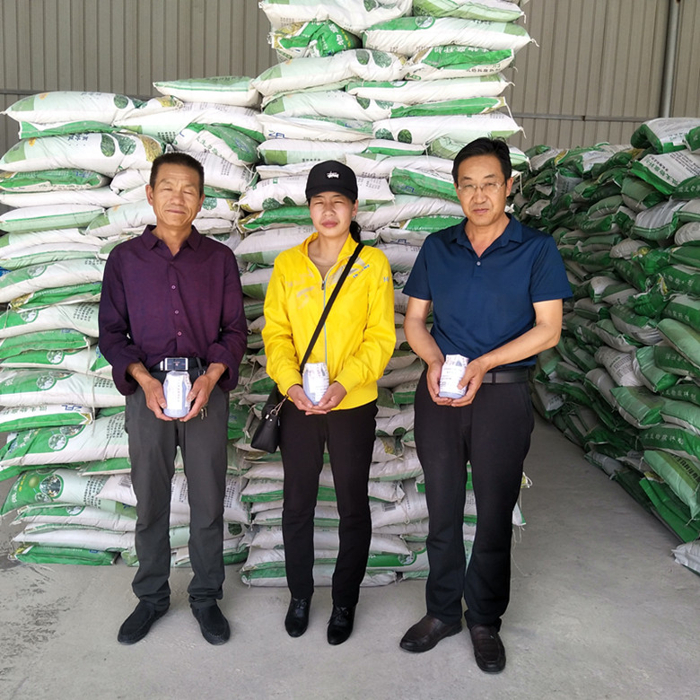 山丹县农技中心开展耕地质量提升项目2019年中标肥料产品抽检工作