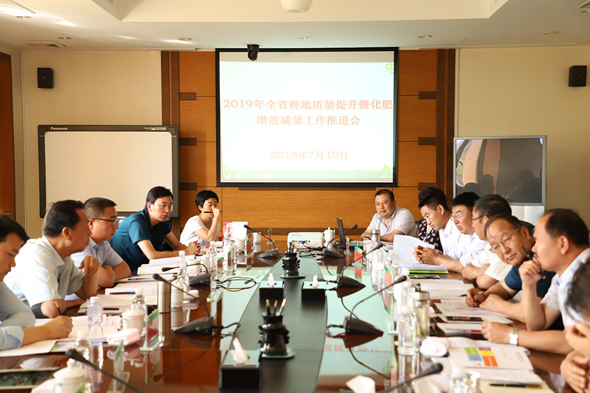 八一农场耕地质量提升与盐碱地改良项目进展顺利