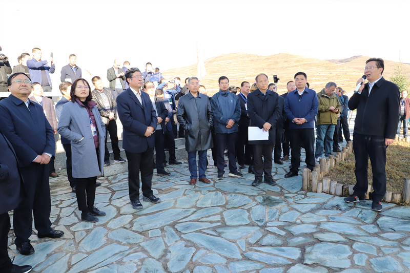 全省中药材绿色标准化基地建设及机械化收获现场会在宕昌县召开