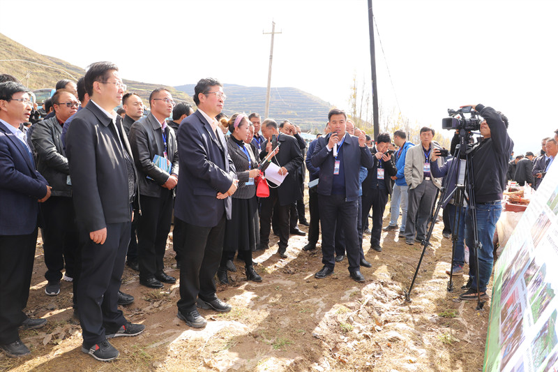 全省中药材绿色标准化基地建设及机械化收获现场会在宕昌县召开