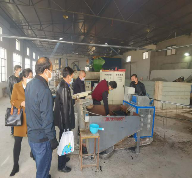 酒泉市农业农村局副局长王生军带队督查敦煌市废旧地膜回收利用工作