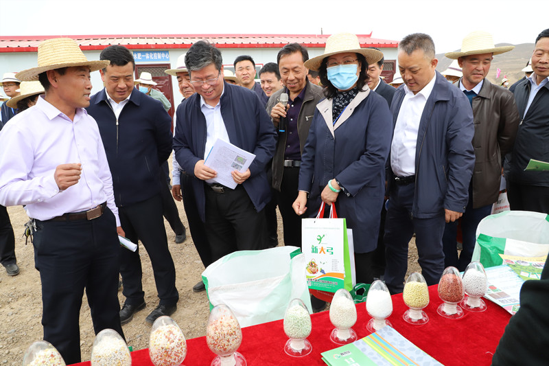 全省马铃薯绿色标准化示范基地建设现场会在定西召开