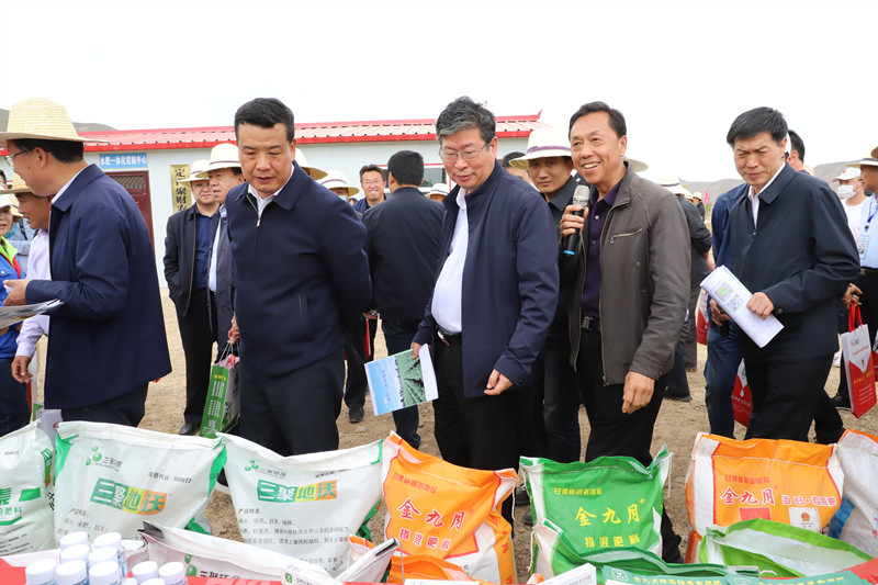 金九月肥业产品亮相全省马铃薯绿色标准化示范基地建设现场会