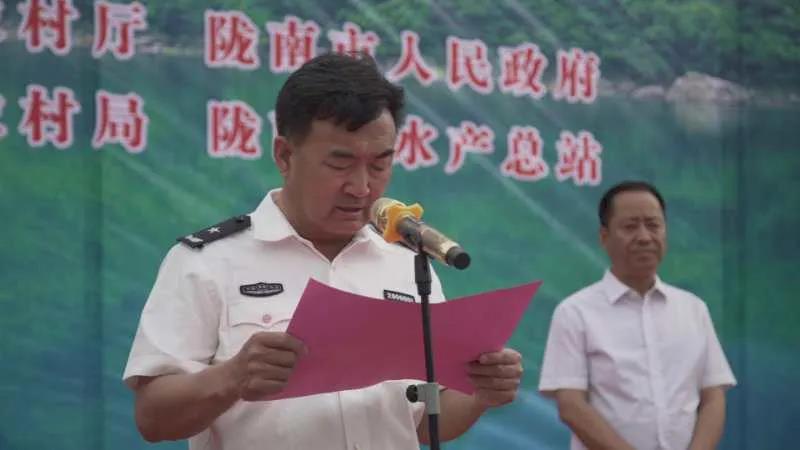“全国放鱼日”甘肃同步增殖放流活动在陇南市武都区举行