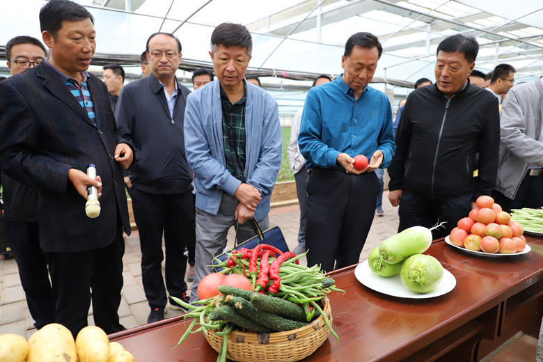 全省旱作节水农业（水肥一体化）及有机肥替代化肥培训会在天水举行