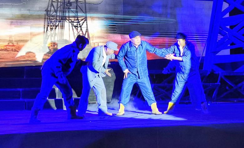 精神长存！大型秦腔现代剧《铁人王进喜》在瓜州精彩上演