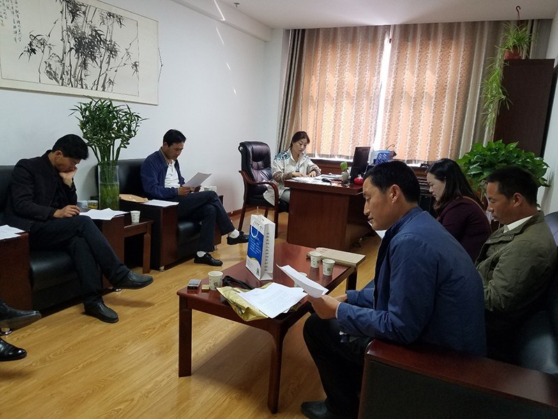 秦州区农业环保站学习贯彻新修订《甘肃省废旧农膜回收利用条例》