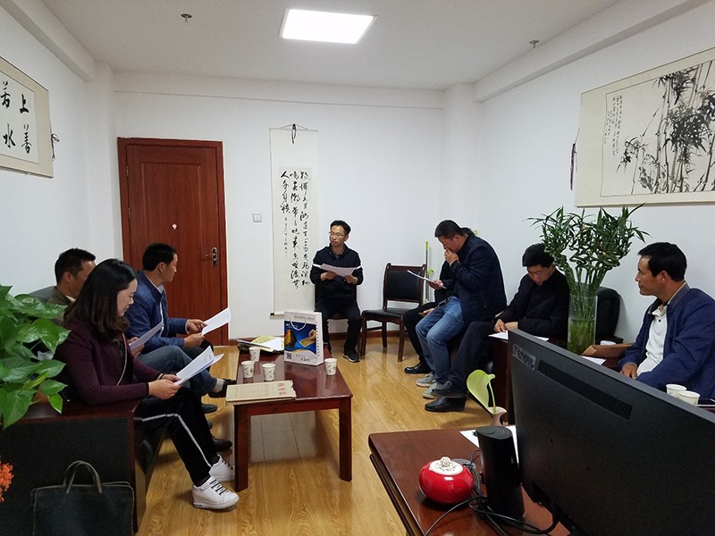 秦州区农业环保站学习贯彻新修订《甘肃省废旧农膜回收利用条例》