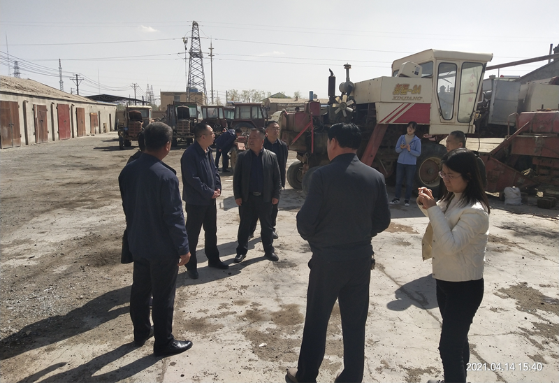 省农业农村厅春季农机安全执法检查组在瓜州县检查指导安全生产工作