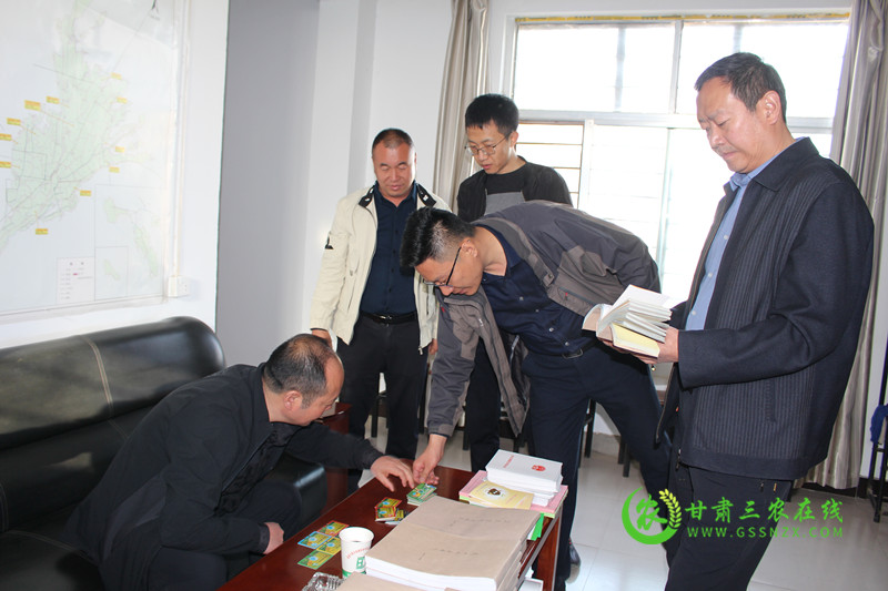 敦煌：多举并措加大废旧农膜回收力度，减少“白色污染”
