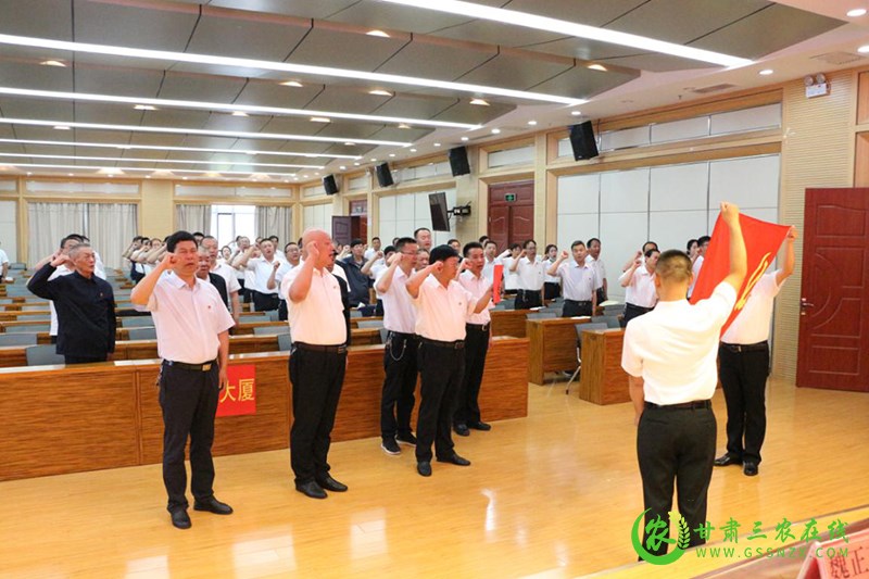 临泽县农业农村局举行“光荣在党50年”纪念章颁发仪式暨“两优一先”表彰大会