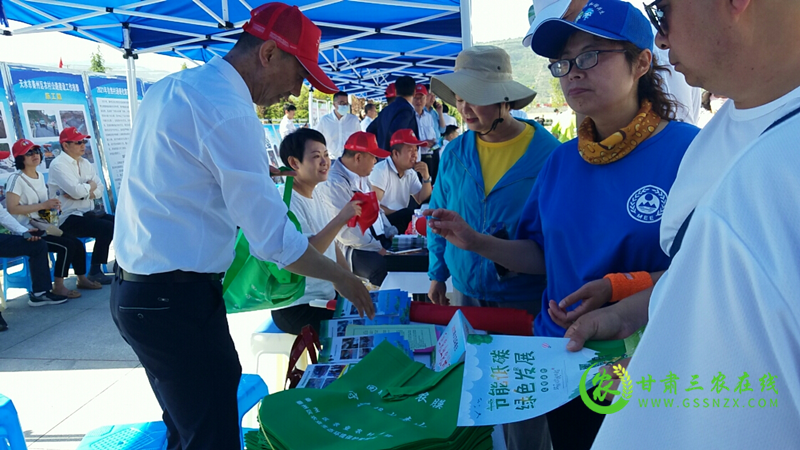 秦州区农业农村局开展“六五环境日”宣传活动