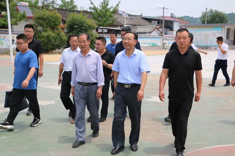 省农业农村厅调研组到伏家镇伏镇村调研指导农村宅基地审批管理等乡村治理工作