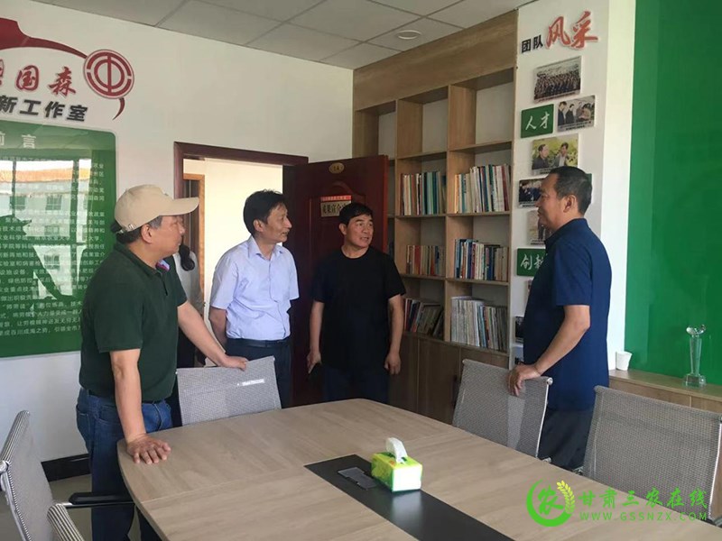 浙江大学农业科技调研组一行在酒泉市调研戈壁农业发展情况
