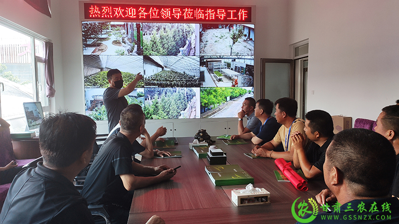 瓜州县蜜瓜产业化人才培育培训班赴山东寿光市观摩学习现代农业发展