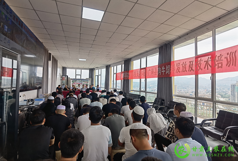 省畜牧总站发饲料送技术 助力东乡广河牛产业发展