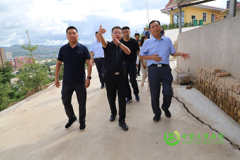 省耕保总站站长崔增团一行调研广河县绿色种养循环农业试点工作