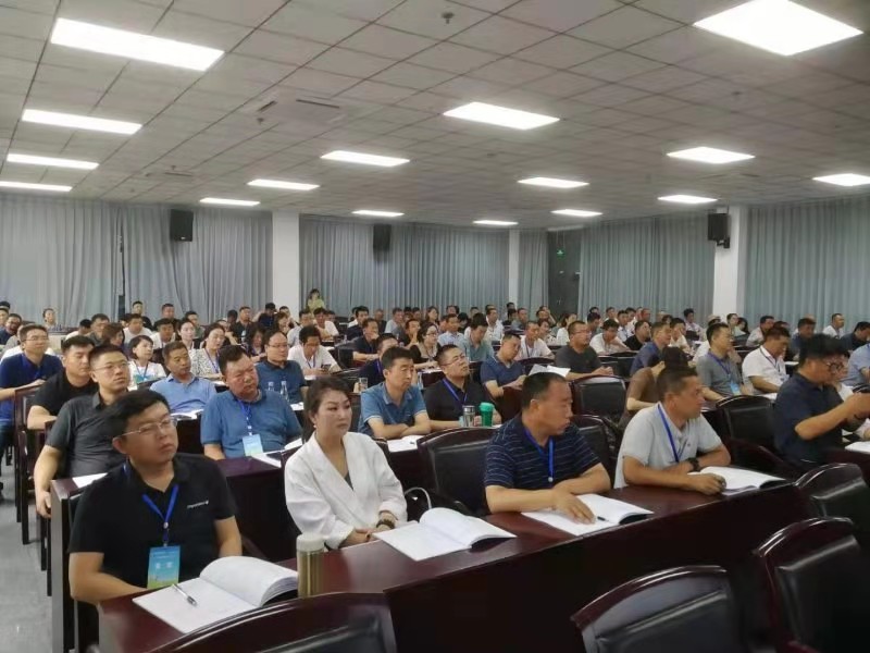 马进福走进兰大为学员讲解广河县种养循环打造牛羊特色产业经验