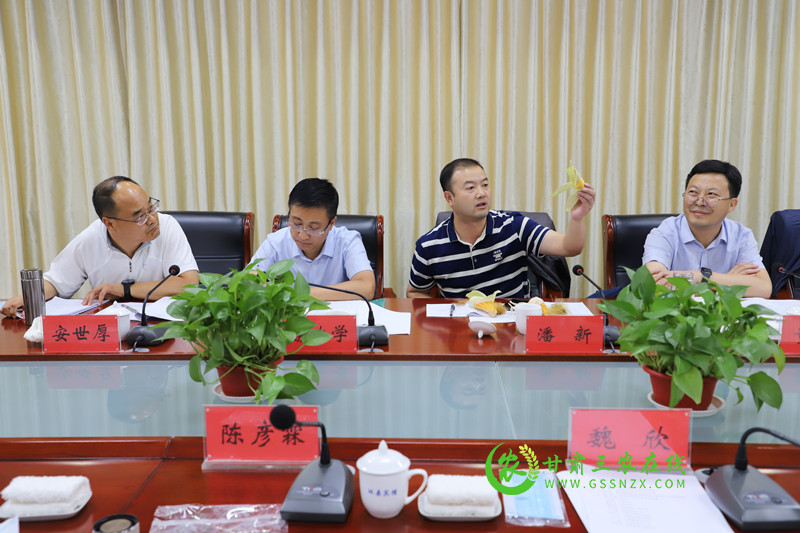 李旺泽厅长在环县主持召开农业保险工作座谈会
