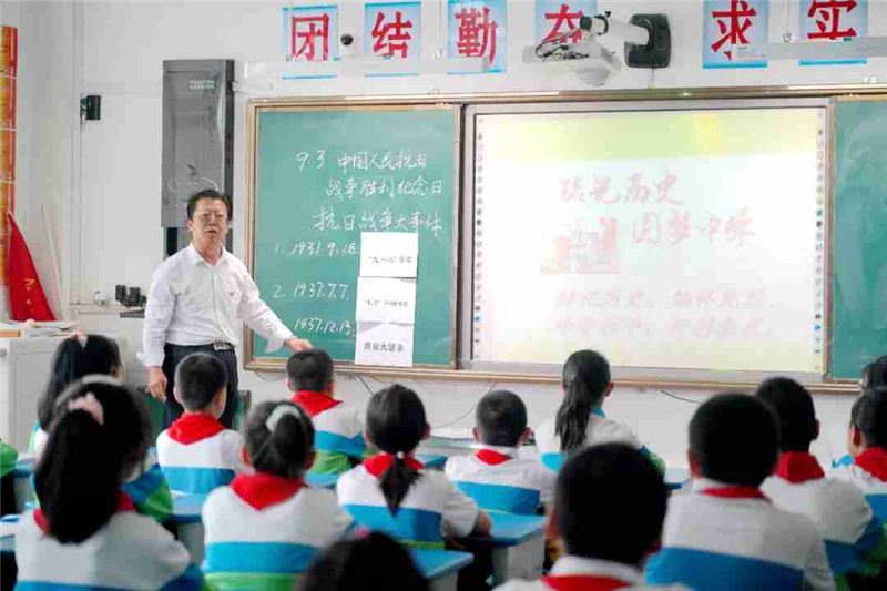 酒泉市金塔县：上好开学“第一课” 厚植浓浓爱国情