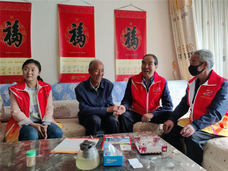 深入群众听民声  真学笃行暖民心  ——县农业农村局联合惠民社区开展走访慰问老党员  “主题党日”实践活动
