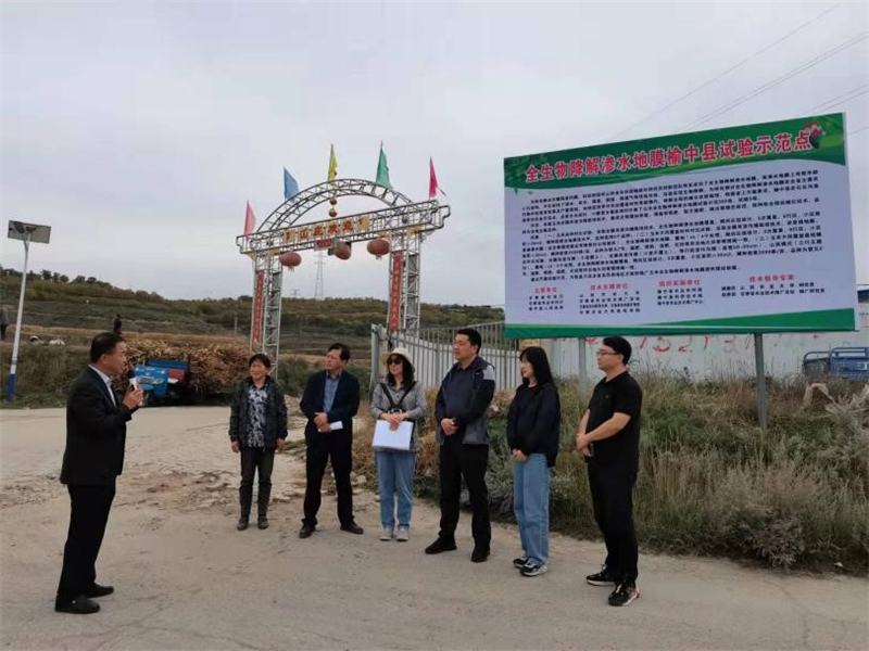 省科技厅调研指导全生物降解渗水地膜试验示范工作