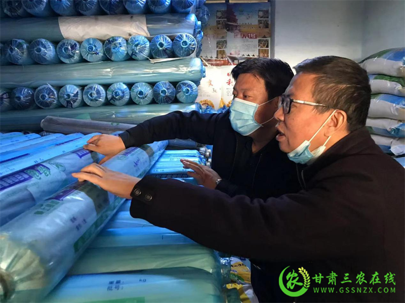 肃州区大力开展废旧地膜春季回收工作