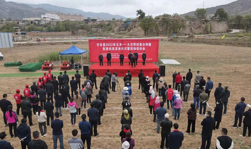 甘肃农机装备强力支撑大豆玉米带状复合种植推广应用