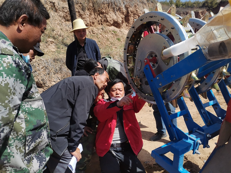 陇西县农机服务中心召开2022年农机安全生产源头管理工作会暨大豆玉米带状复合种植机械调试培训会