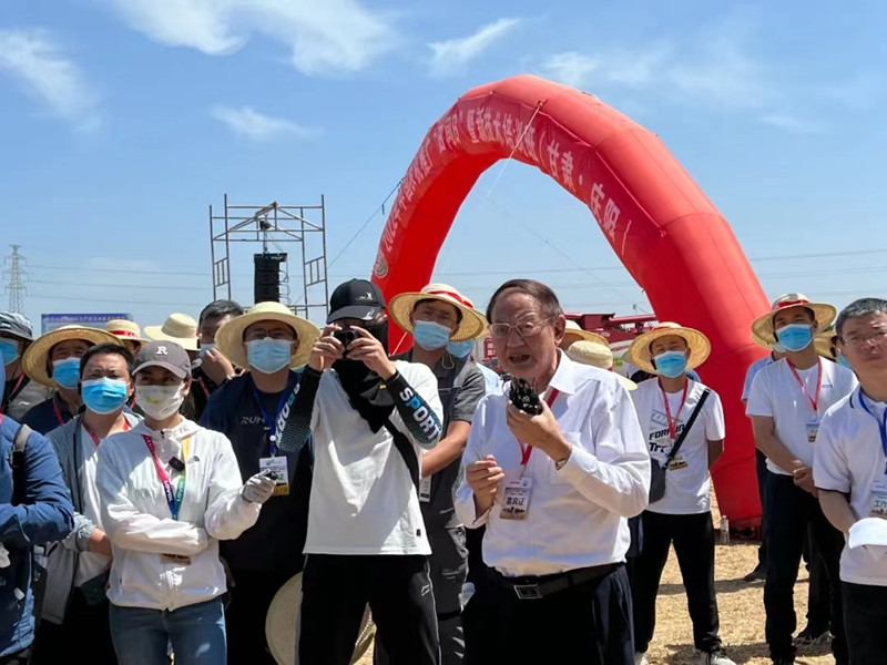 一场线上800多万人次观看的农机推广田间新技术培训盛宴