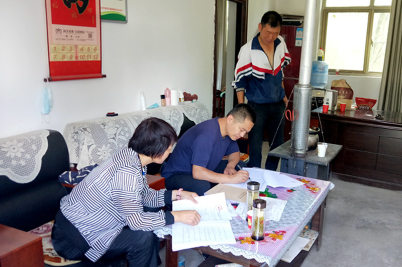 麦积区畜牧中心深入检查养殖场确保养殖业安全生产