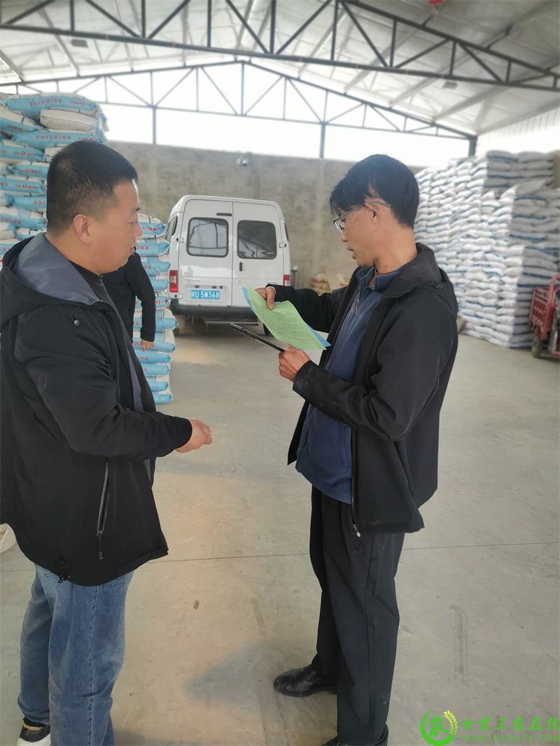 【图片】西峰区农技中心开展肥料市场调查工作.jpg