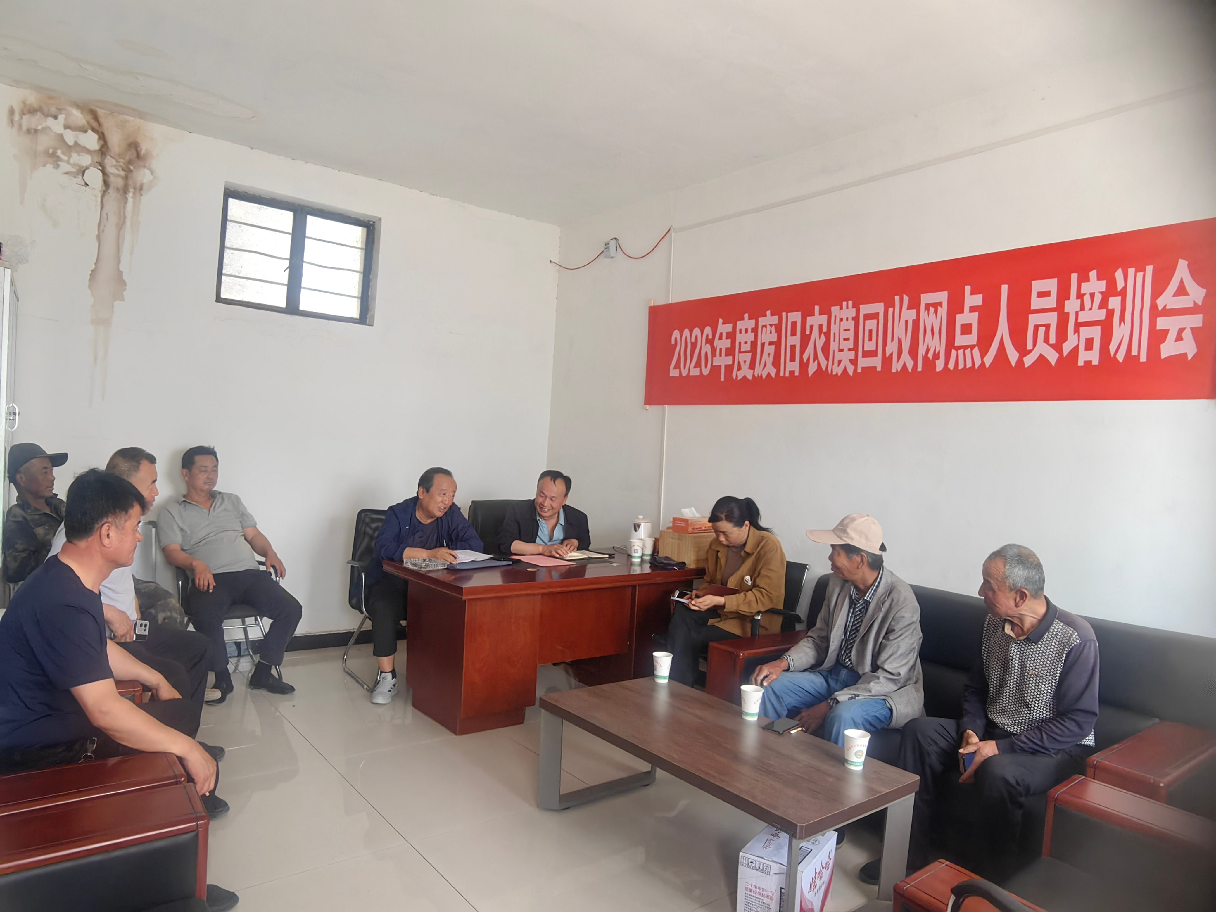5月9日召开网点工作人员培训会2.jpg