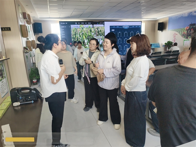 泉湖镇设施蔬菜产供销一体化示范基地学习.jpg